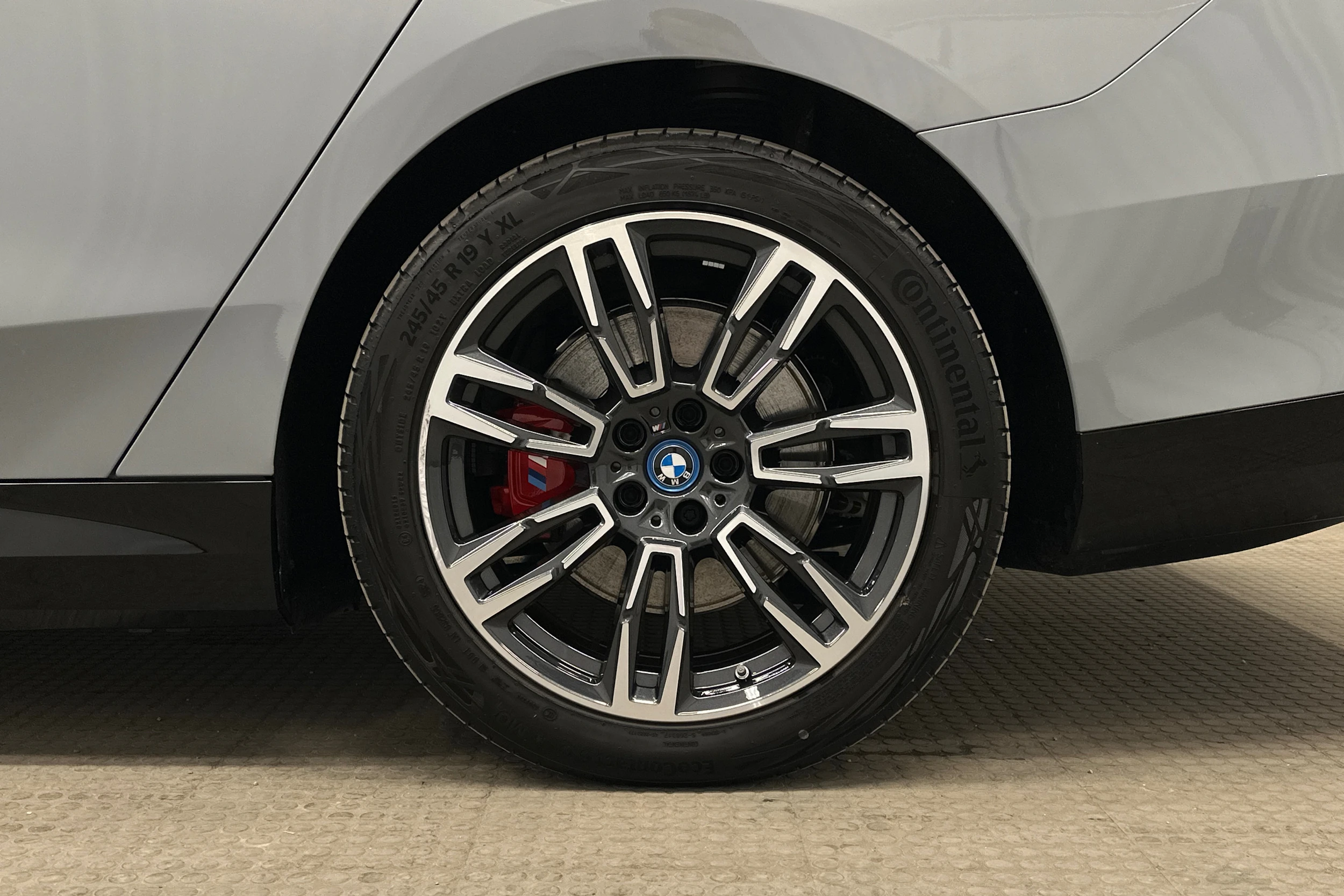 harmaa BMW i5 2025 kuva 10.