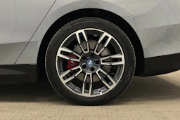 harmaa BMW i5 2025 kuva 10.