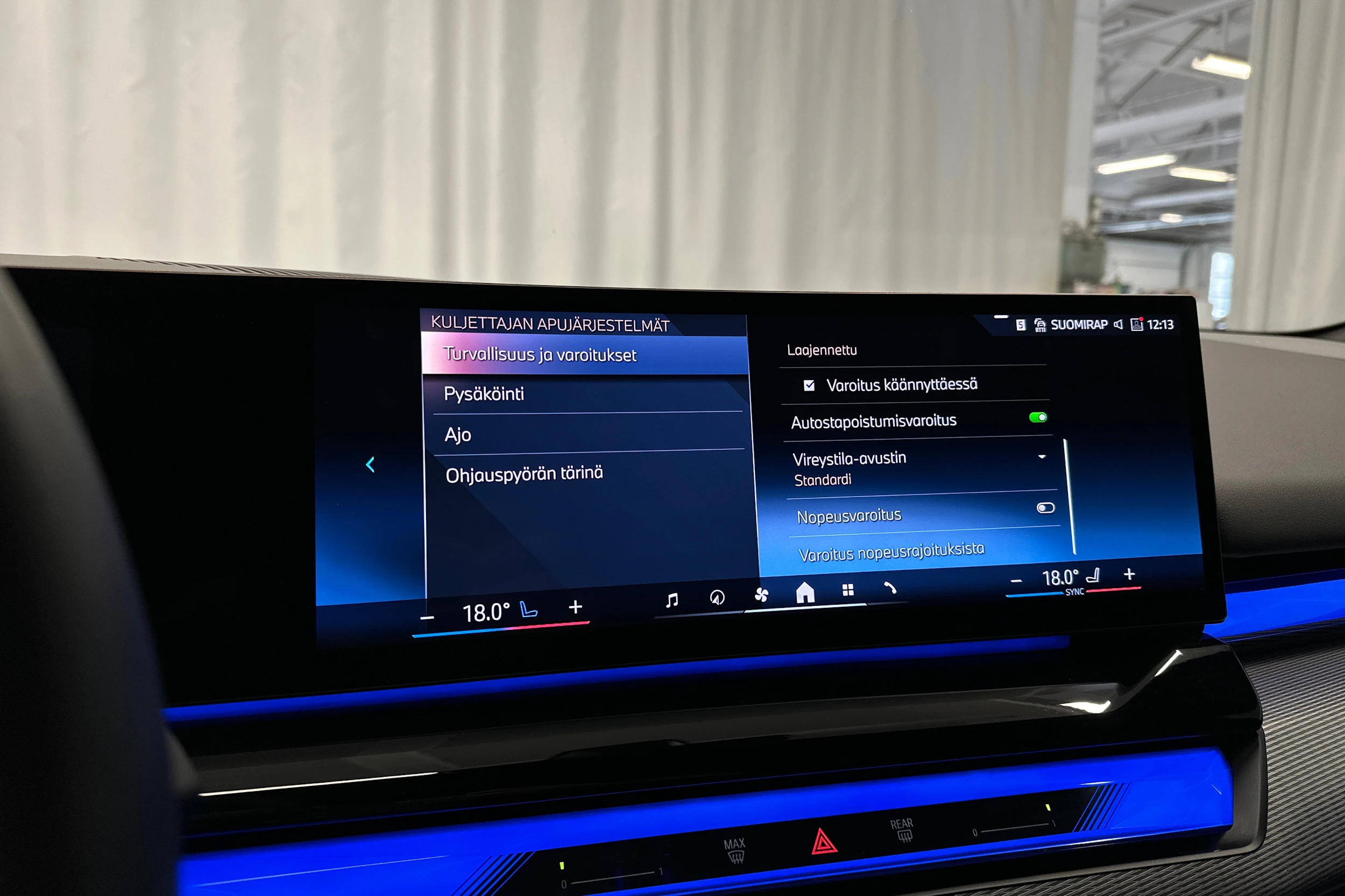 harmaa BMW i5 2025 kuva 22.