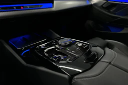harmaa BMW i5 2025 kuva 26.