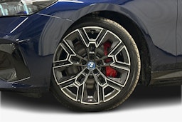 met. sininen BMW i5 M60 2025 kuva 11.