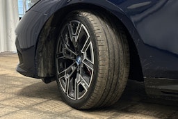 met. sininen BMW i5 M60 2025 kuva 13.