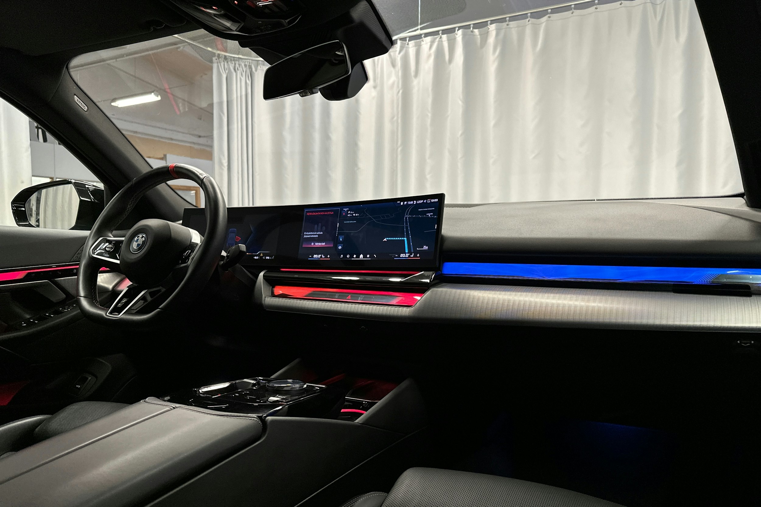 met. sininen BMW i5 M60 2025 kuva 21.