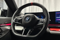 met. sininen BMW i5 M60 2025 kuva 22.