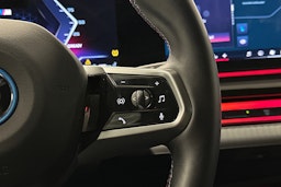 met. sininen BMW i5 M60 2025 kuva 24.