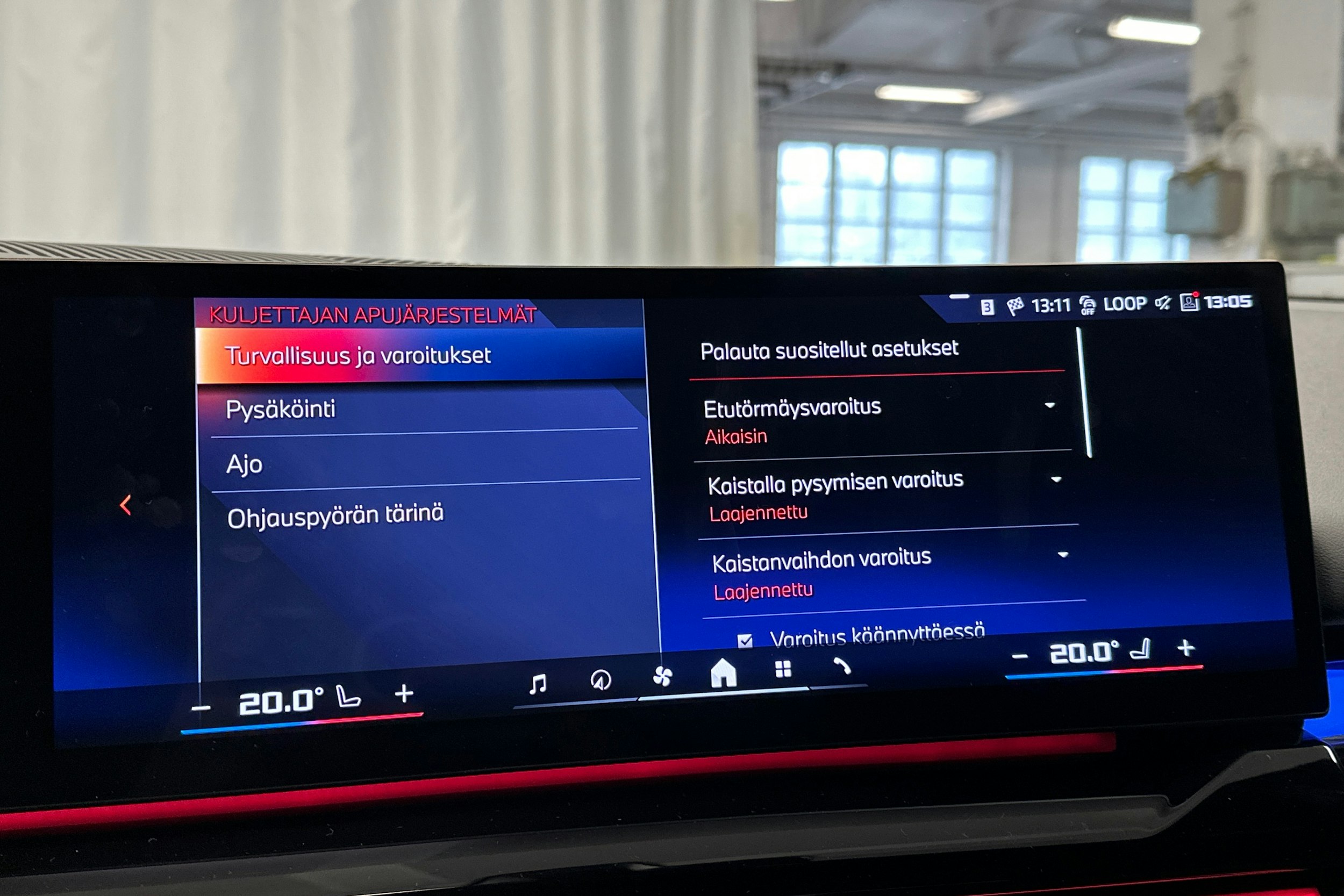 met. sininen BMW i5 M60 2025 kuva 28.