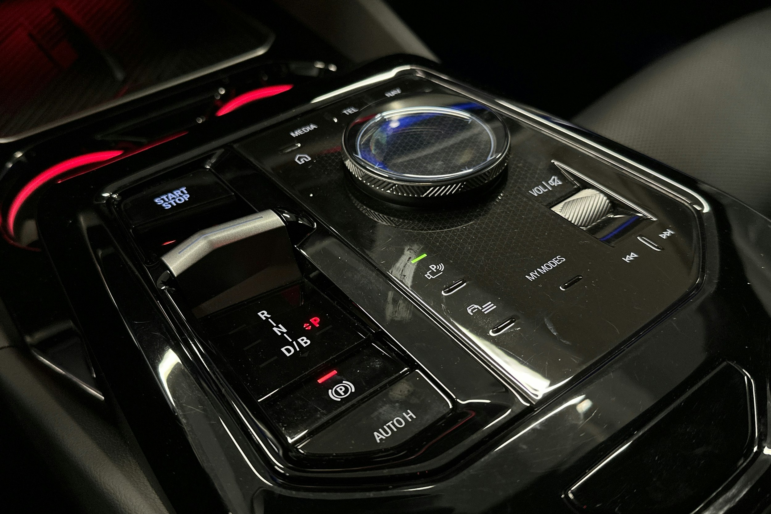 met. sininen BMW i5 M60 2025 kuva 39.