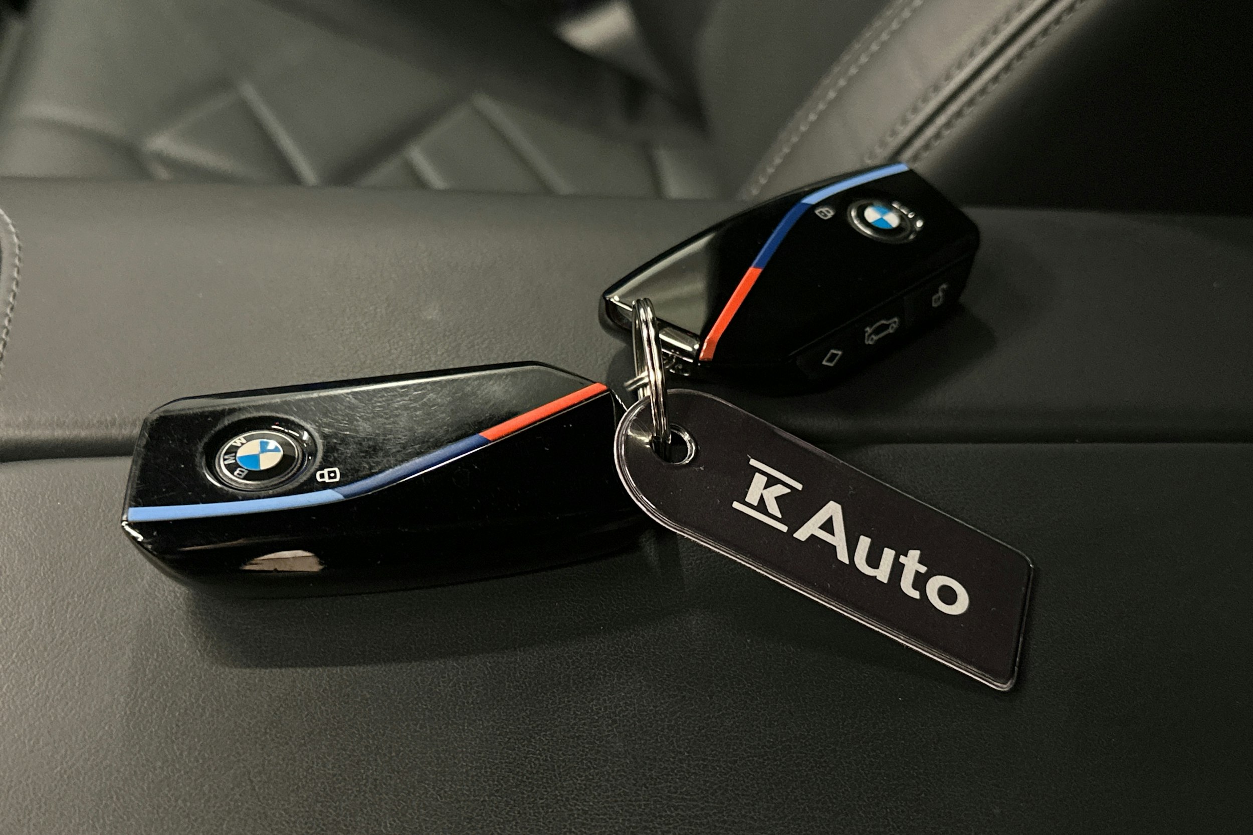 met. sininen BMW i5 M60 2025 kuva 43.