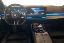 Violetti BMW i5 M60 xDrive 2025 kuva 10.