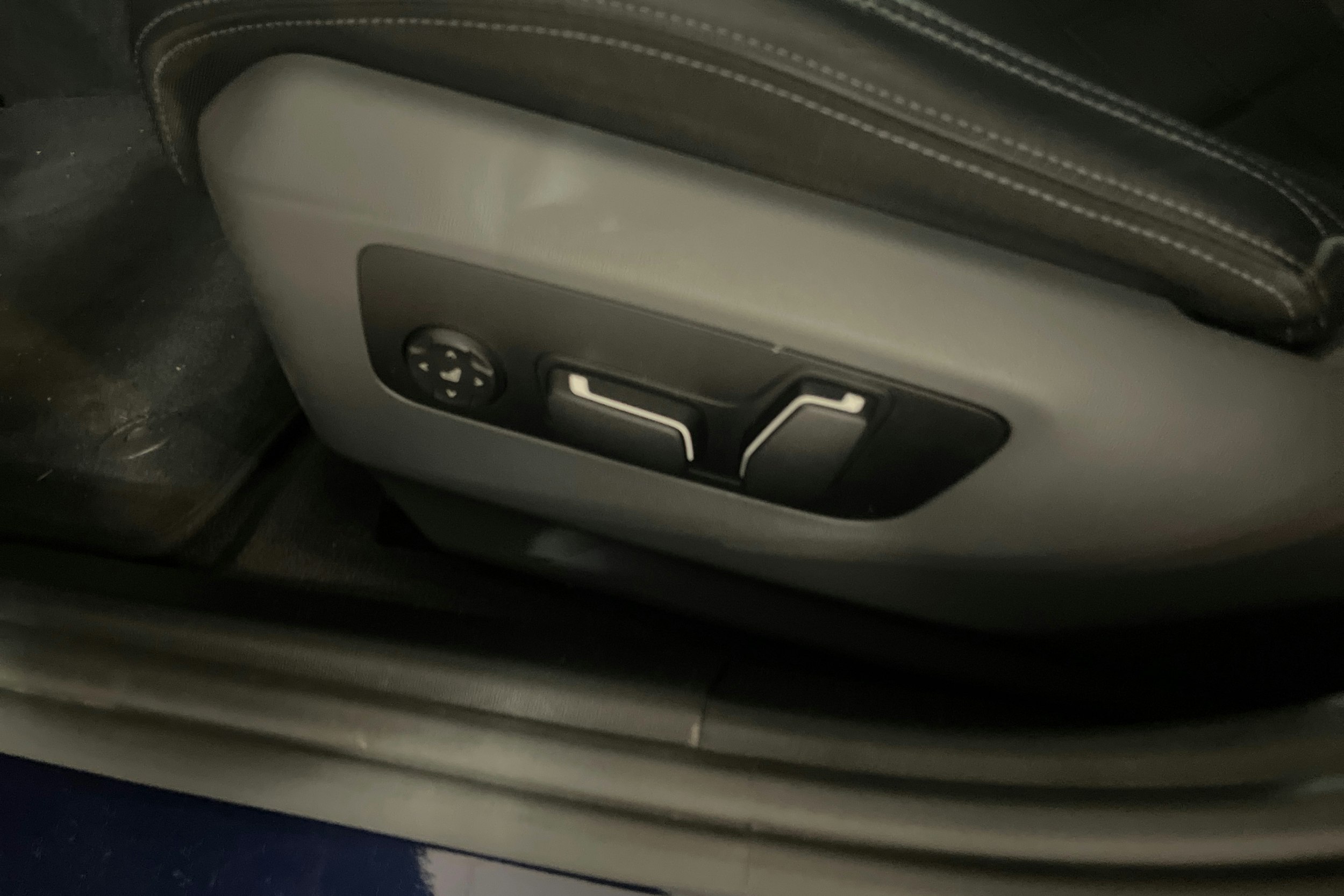 Violetti BMW i5 M60 xDrive 2025 kuva 16.