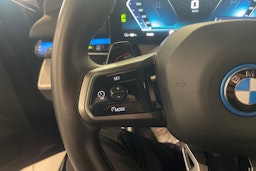 Violetti BMW i5 M60 xDrive 2025 kuva 18.