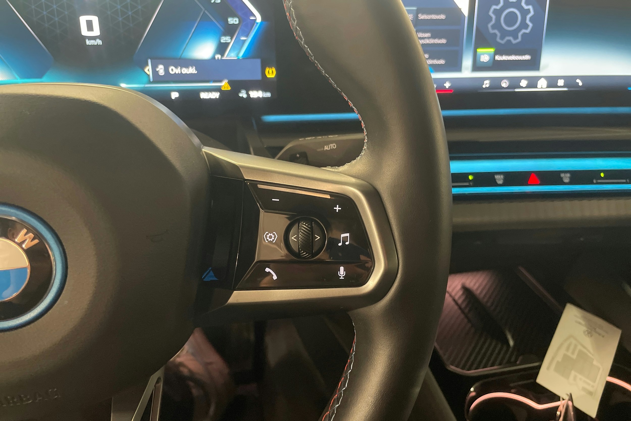 Violetti BMW i5 M60 xDrive 2025 kuva 19.