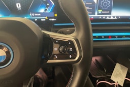 Violetti BMW i5 M60 xDrive 2025 kuva 19.