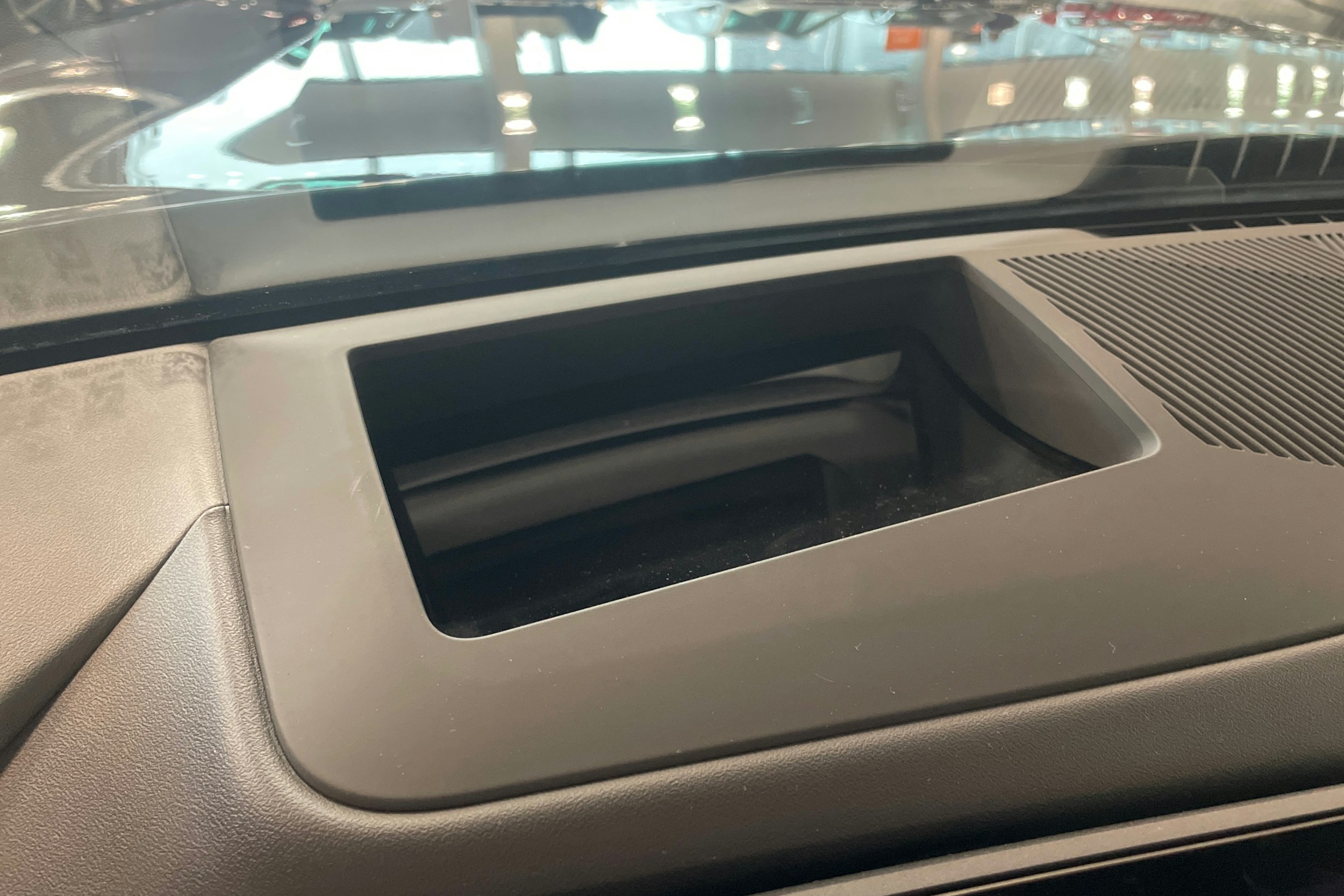 Violetti BMW i5 M60 xDrive 2025 kuva 27.