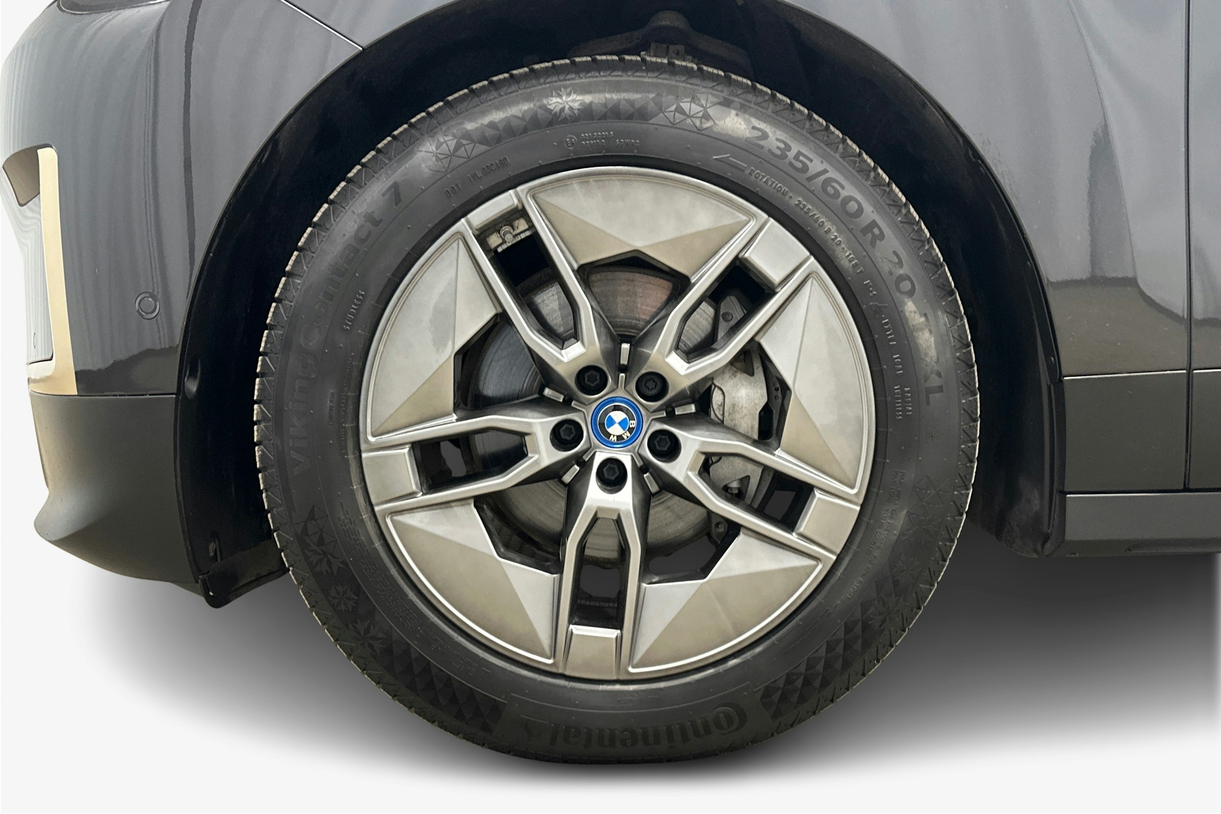 harmaa BMW iX 2021 kuva 11.