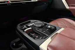 harmaa BMW iX 2021 kuva 28.