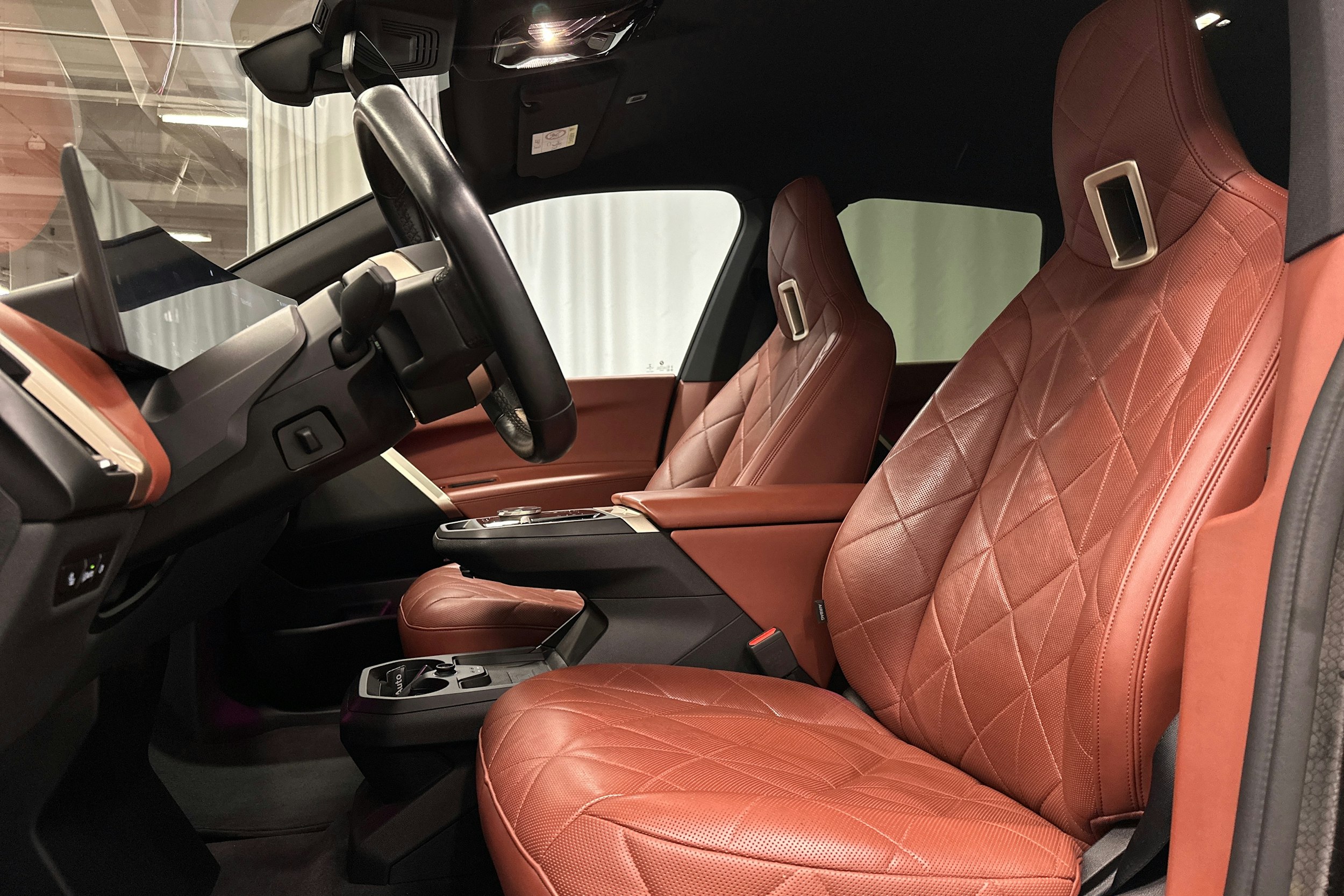 harmaa BMW iX 2021 kuva 30.