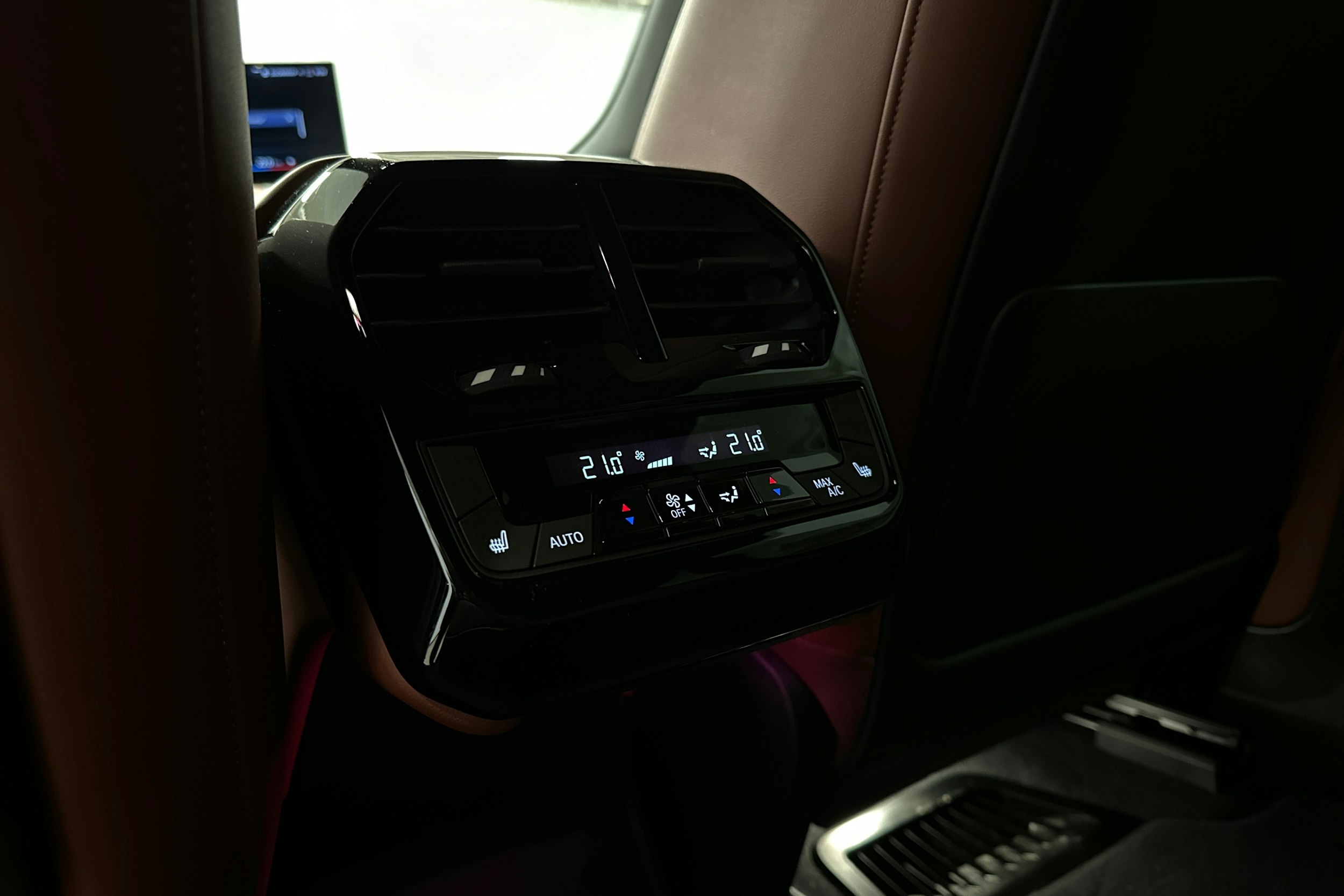 harmaa BMW iX 2021 kuva 34.