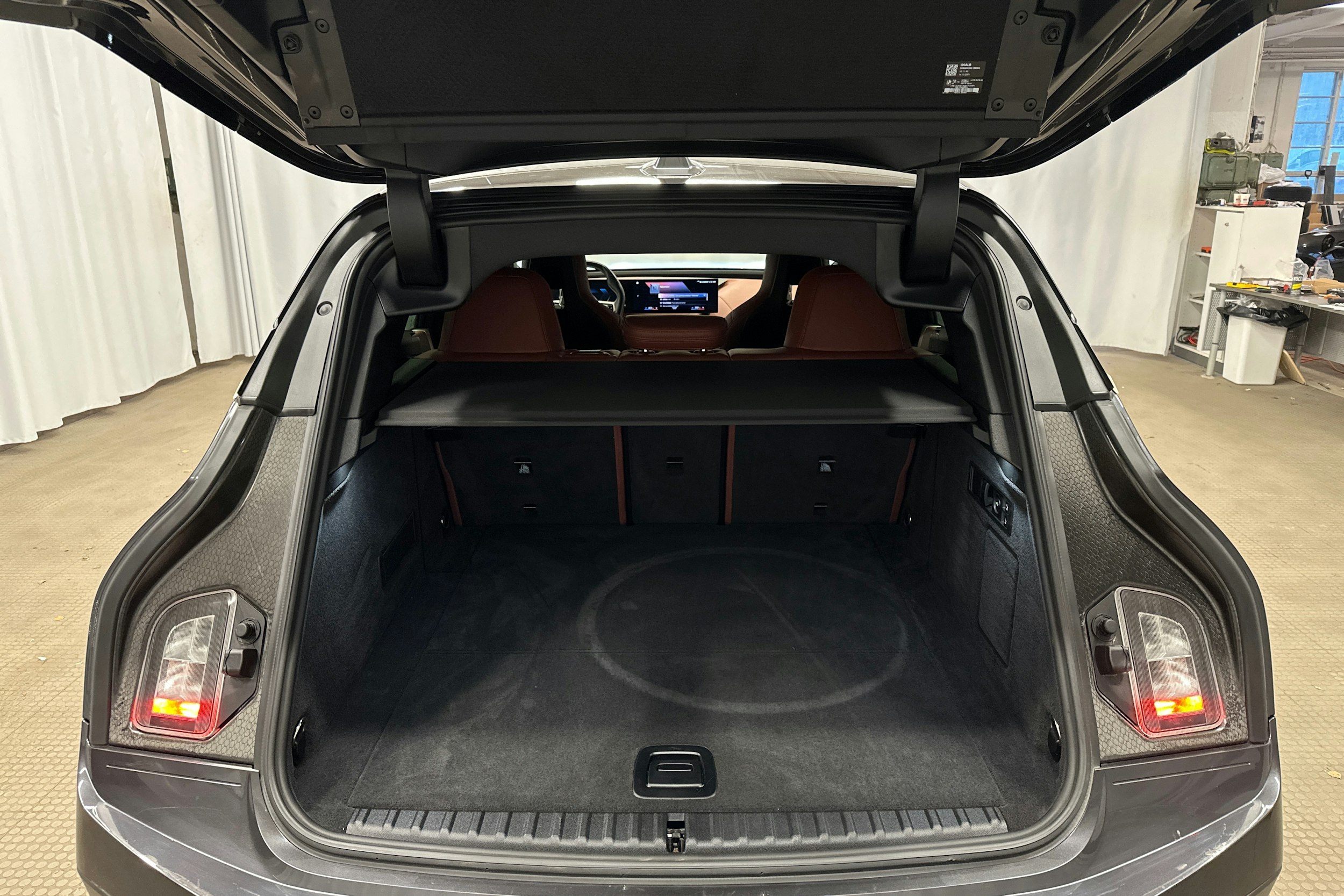 harmaa BMW iX 2021 kuva 35.