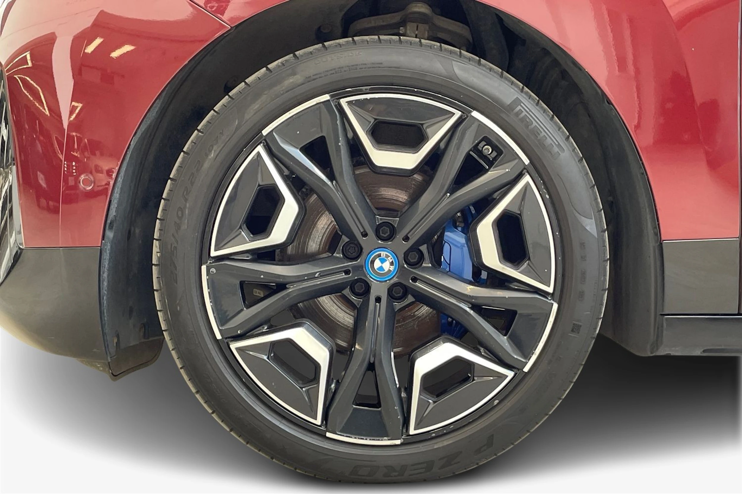 punainen BMW iX 2022 kuva 9.