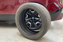 punainen BMW iX 2022 kuva 10.