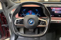 punainen BMW iX 2022 kuva 15.