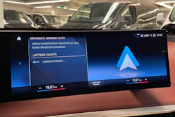 punainen BMW iX 2022 kuva 26.