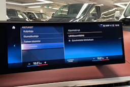 punainen BMW iX 2022 kuva 27.