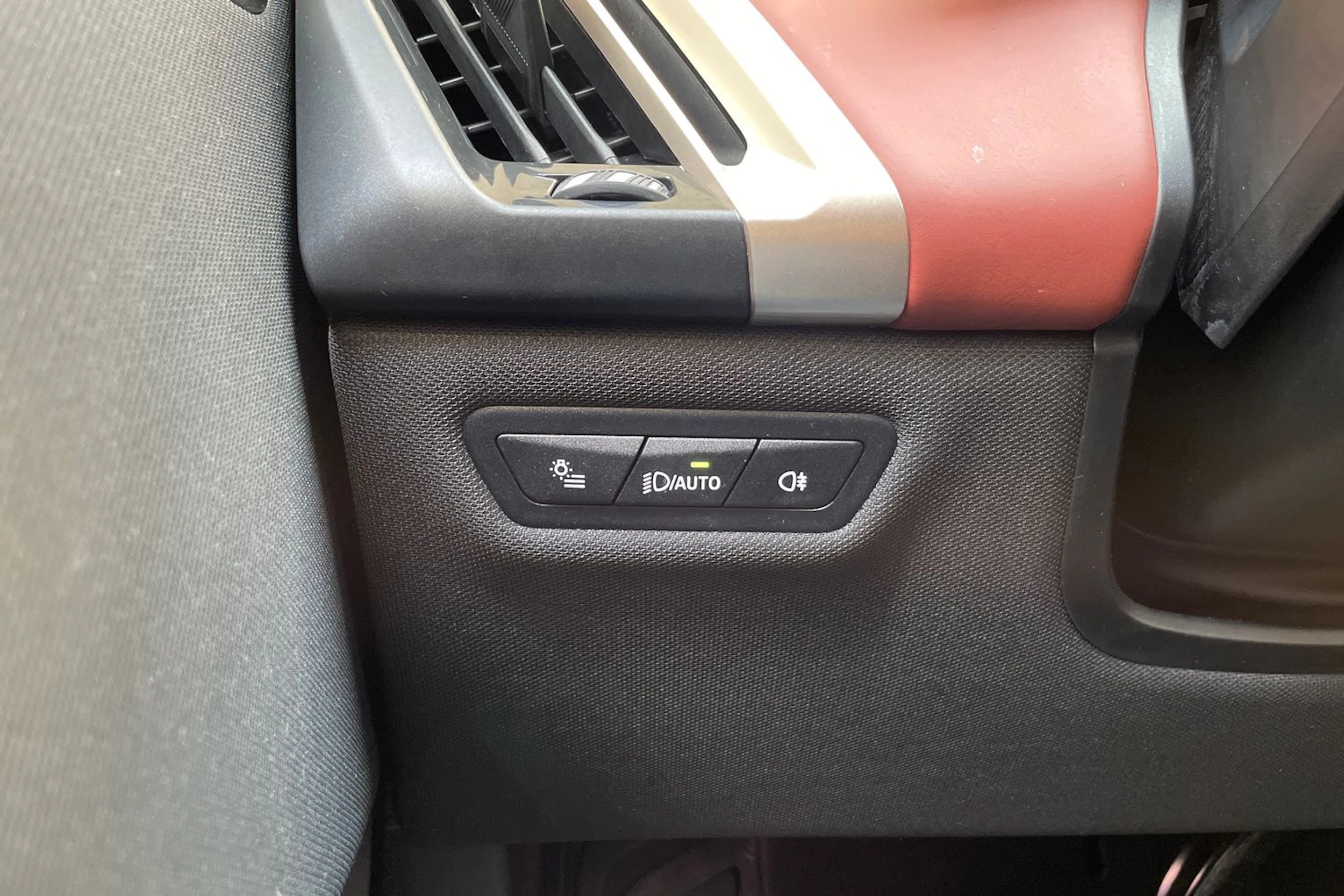 punainen BMW iX 2022 kuva 33.