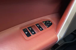 punainen BMW iX 2022 kuva 35.