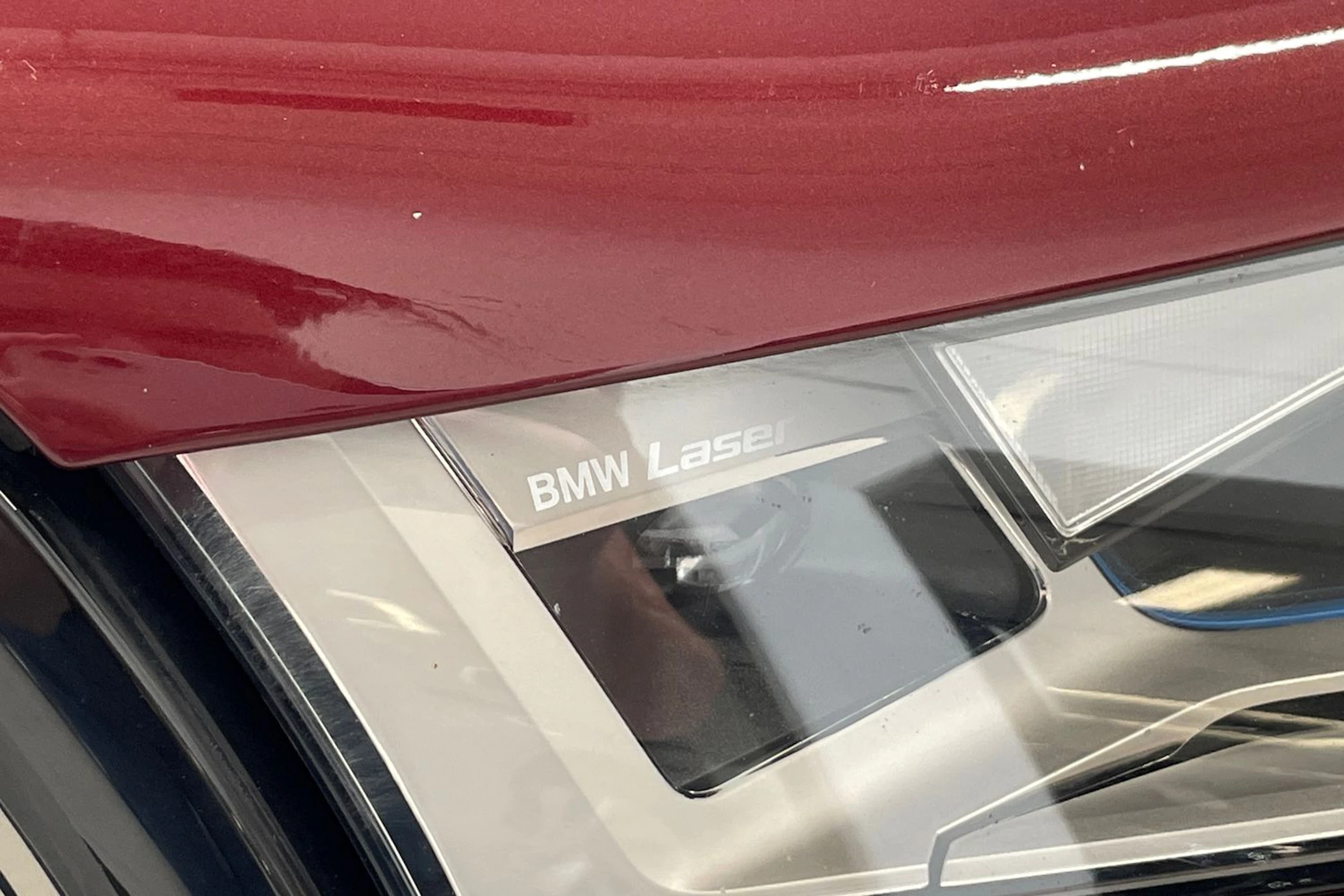 punainen BMW iX 2022 kuva 39.