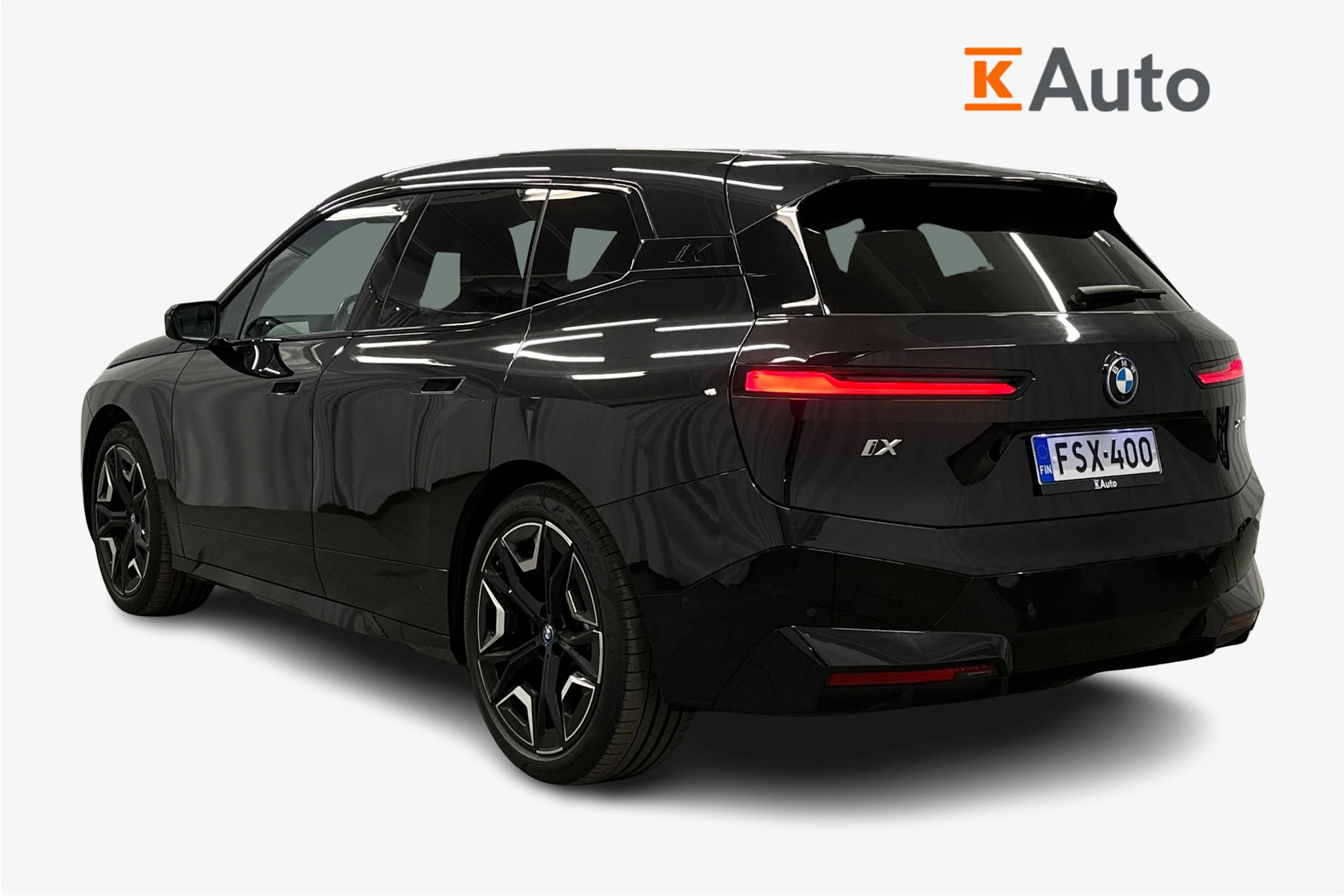 musta BMW iX 2022 kuva 3.
