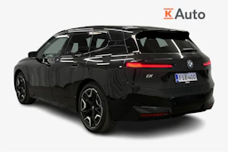 musta BMW iX 2022 kuva 3.