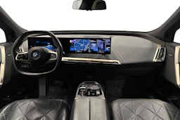 musta BMW iX 2022 kuva 9.