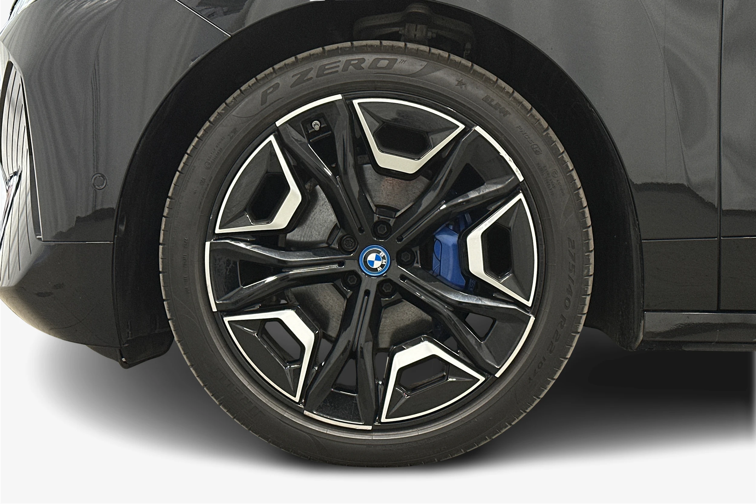 musta BMW iX 2022 kuva 12.