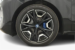 musta BMW iX 2022 kuva 12.