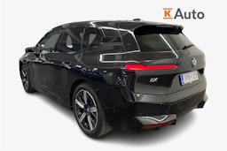 musta BMW iX 2022 kuva 2.
