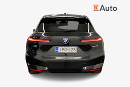 musta BMW iX 2022 kuva 3.