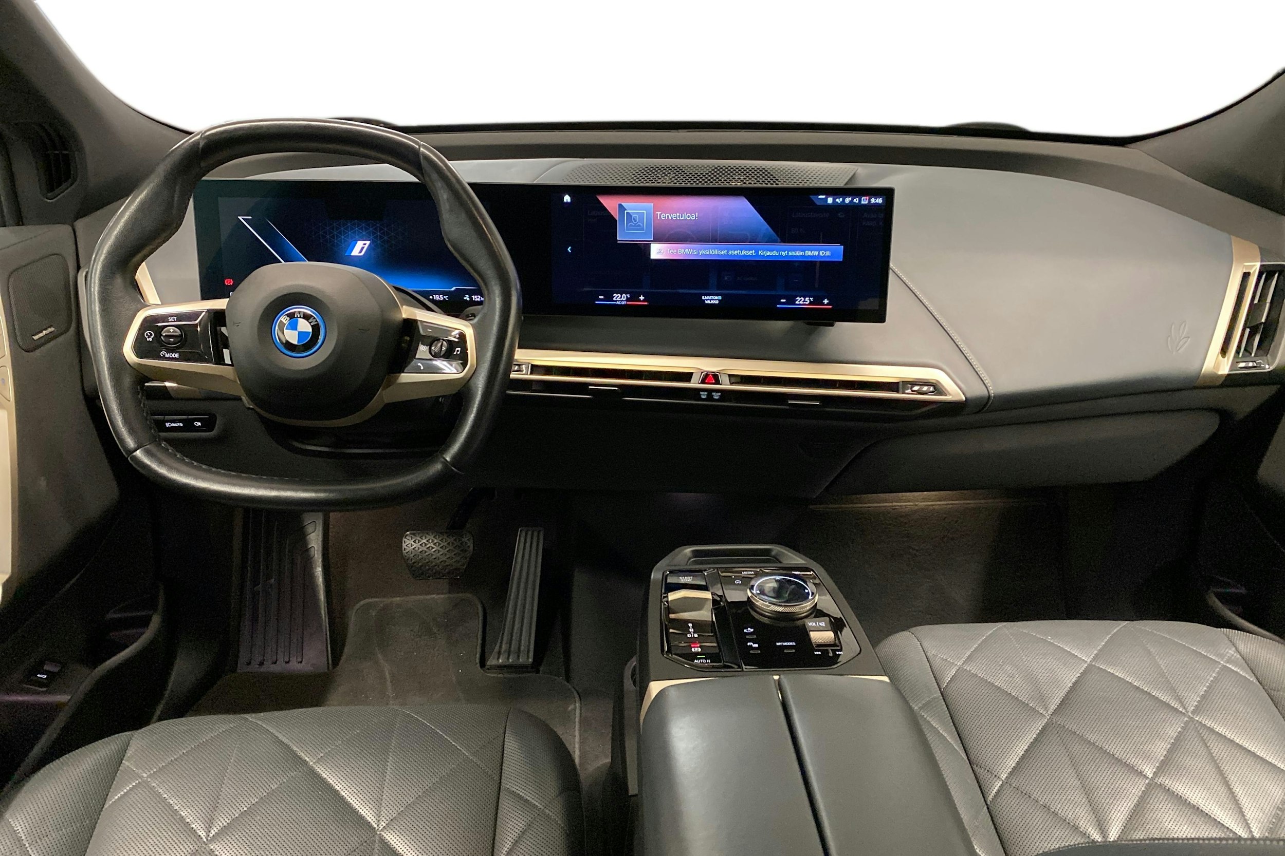 musta BMW iX 2022 kuva 9.