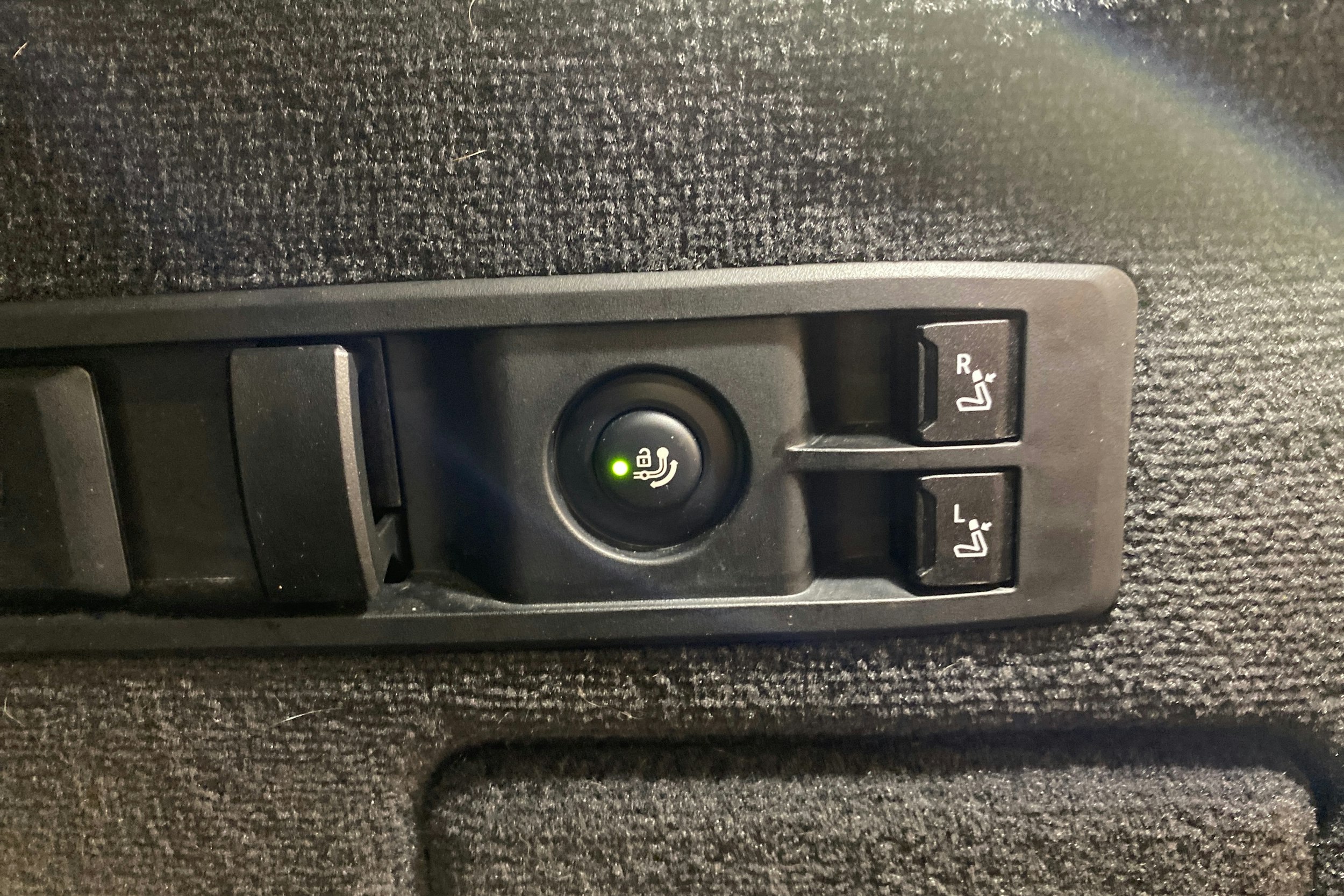 musta BMW iX 2022 kuva 14.