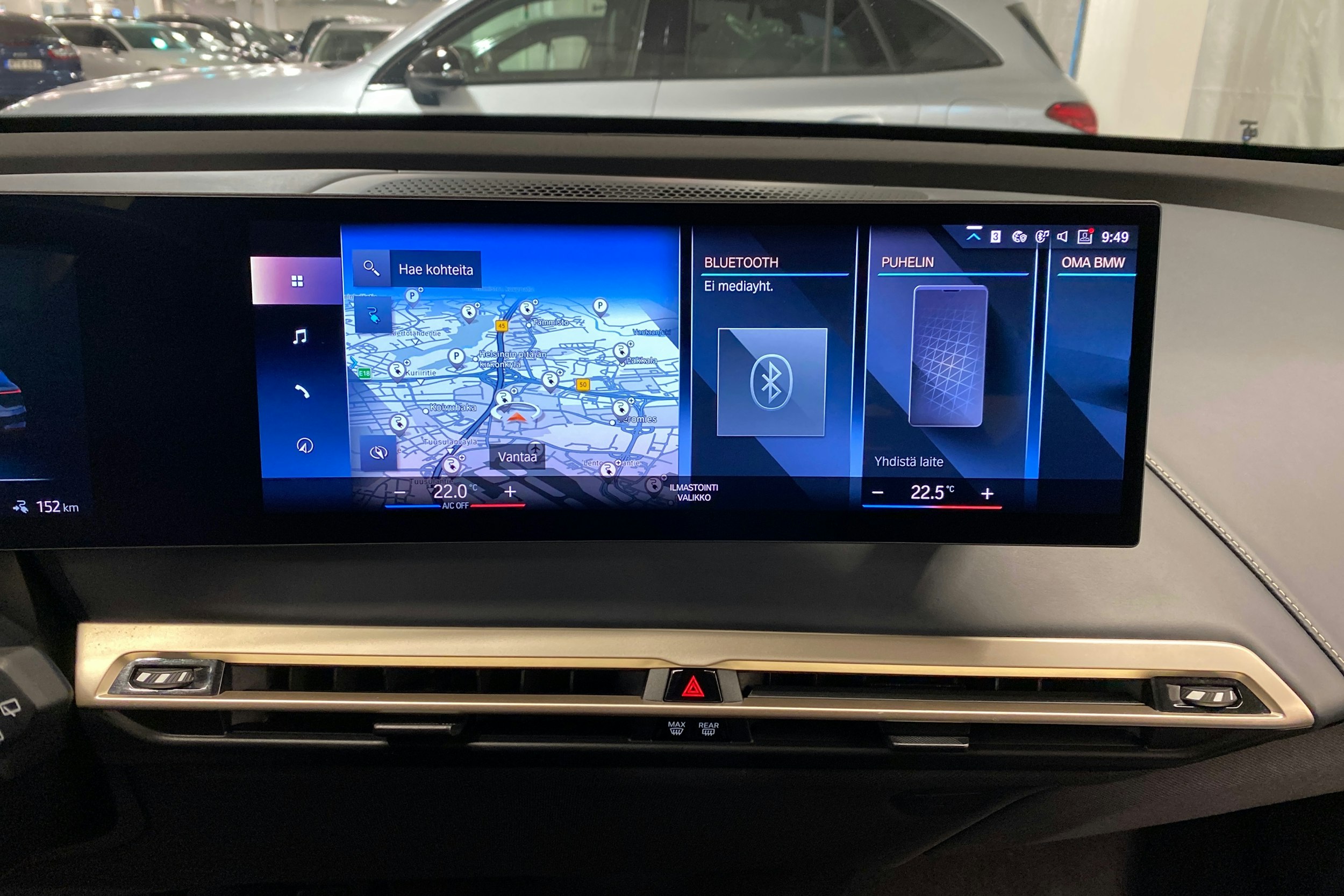 musta BMW iX 2022 kuva 17.