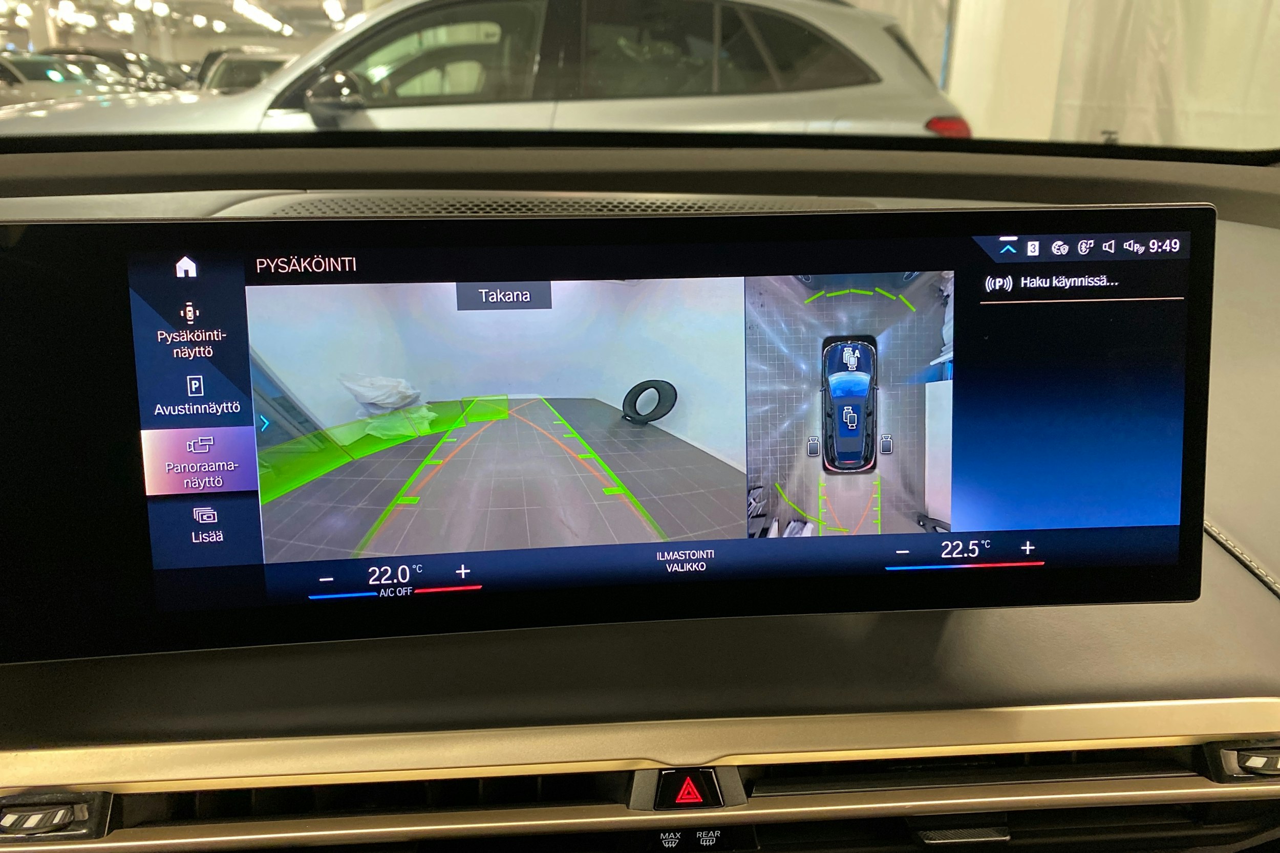 musta BMW iX 2022 kuva 18.