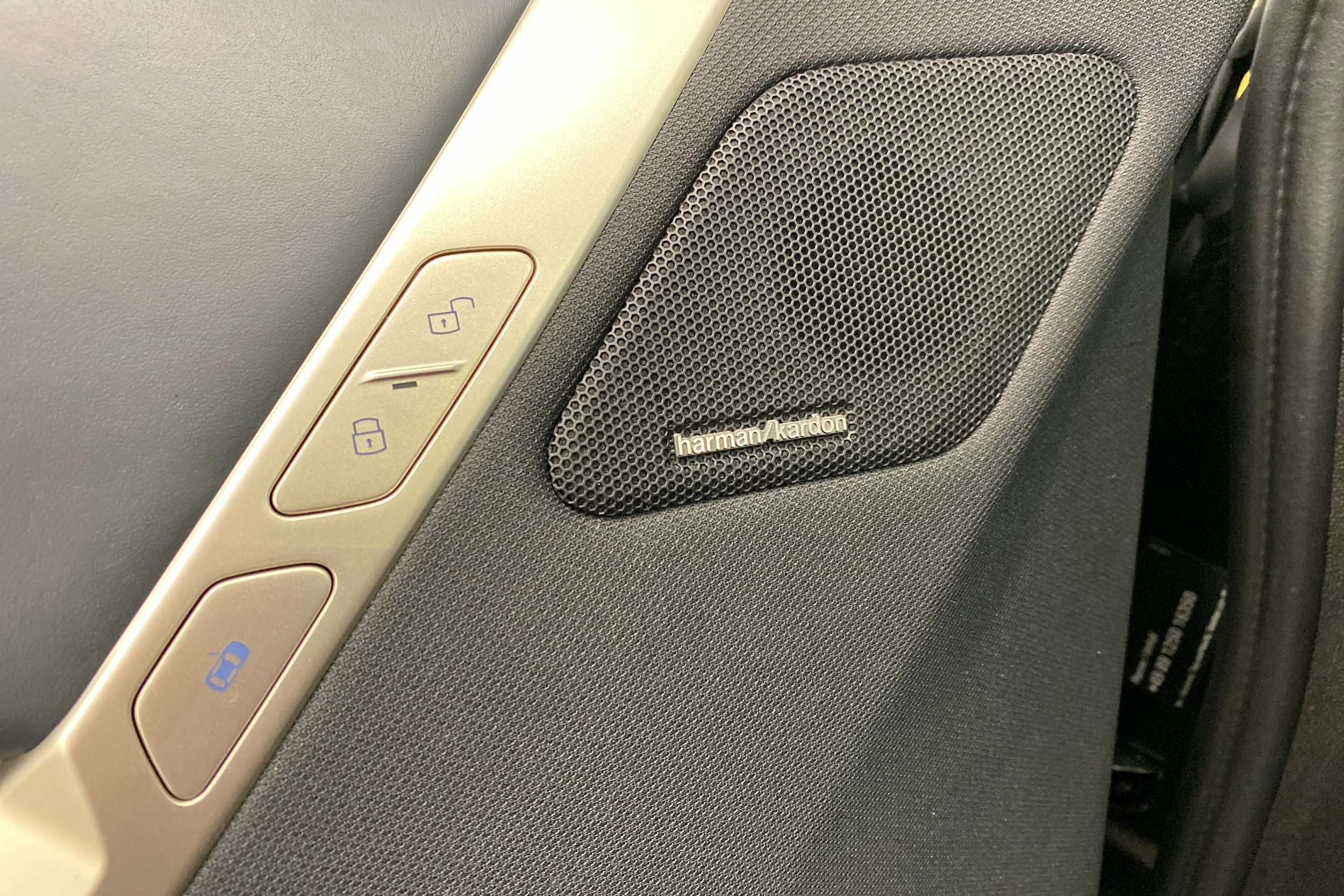 musta BMW iX 2022 kuva 19.