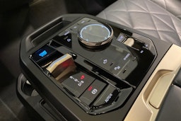 musta BMW iX 2022 kuva 20.