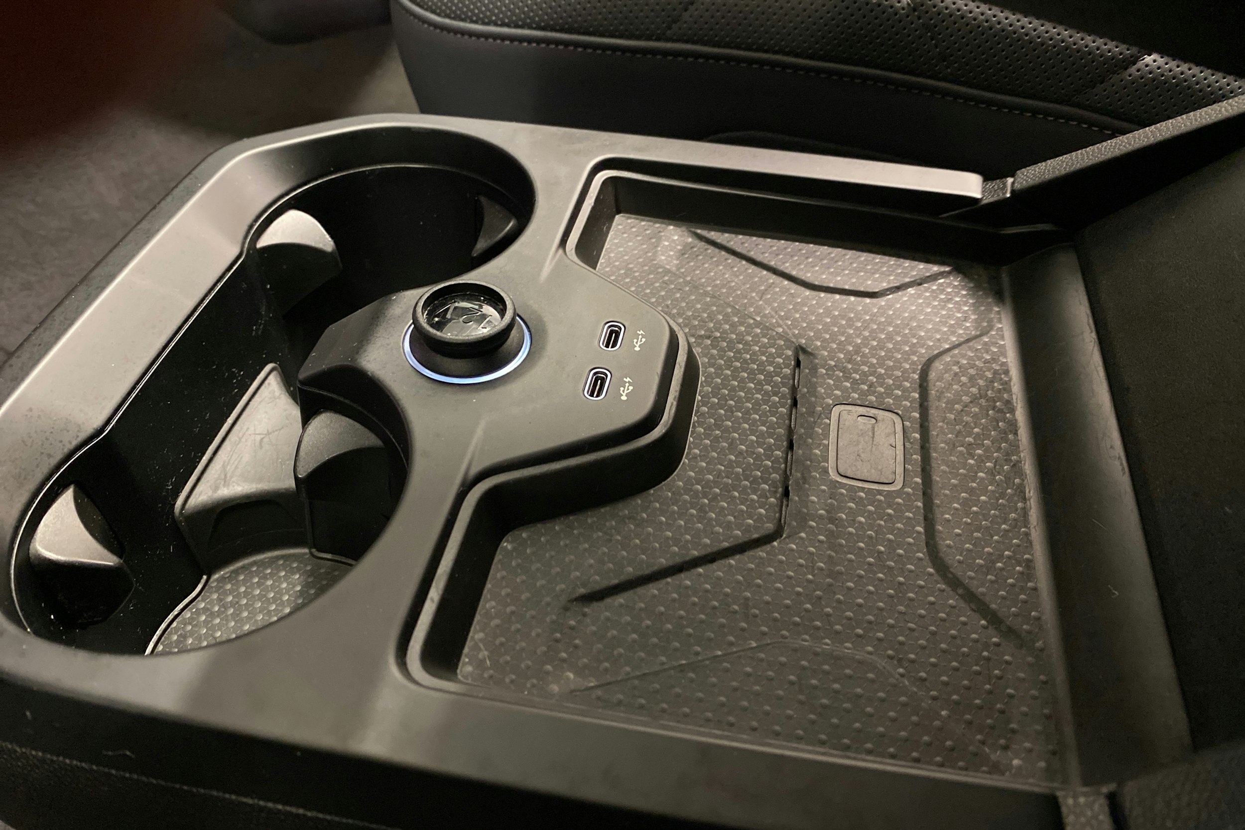 musta BMW iX 2022 kuva 21.