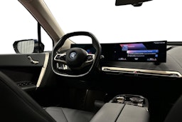 sininen BMW iX 2022 kuva 9.