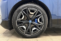 sininen BMW iX 2022 kuva 11.