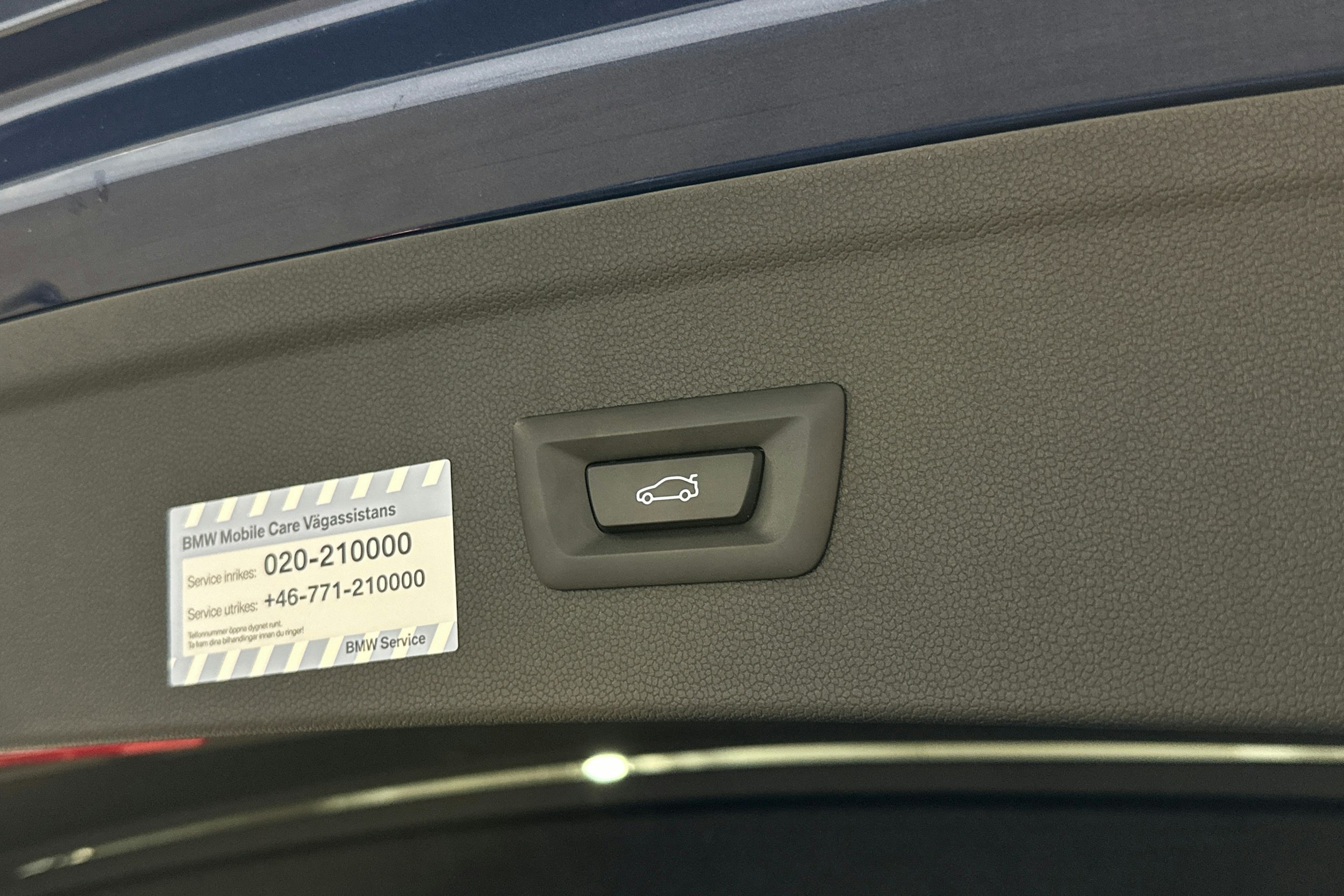 sininen BMW iX 2022 kuva 32.