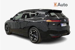 musta BMW iX 2022 kuva 2.