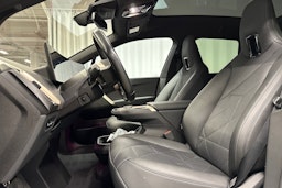 musta BMW iX 2022 kuva 32.